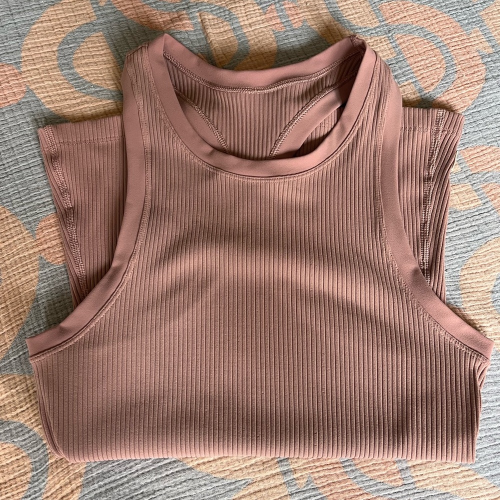 NWOT ribbed vuori tank top